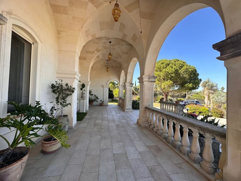 Maestosa Villa di lusso con piscina a Scorrano (9)