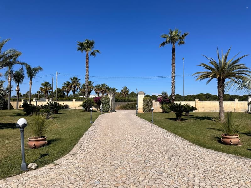 Maestosa Villa di lusso con piscina a Scorrano (2)