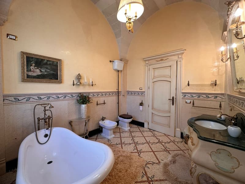 Maestosa Villa di lusso con piscina a Scorrano (36)