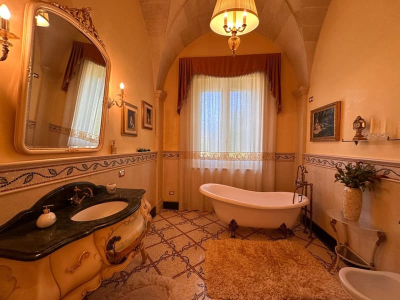 Maestosa Villa di lusso con piscina a Scorrano (37)