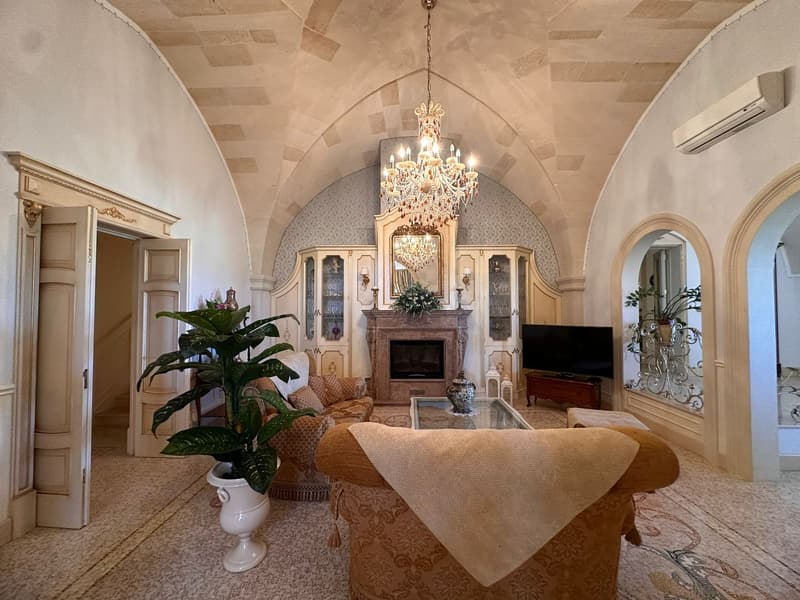 Maestosa Villa di lusso con piscina a Scorrano (18)