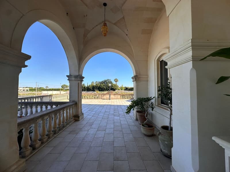 Maestosa Villa di lusso con piscina a Scorrano (11)