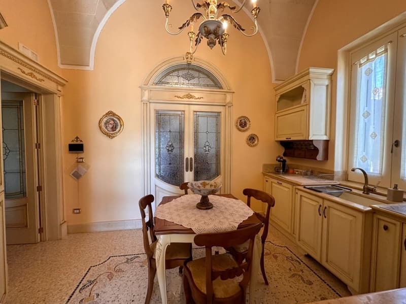 Maestosa Villa di lusso con piscina a Scorrano (25)