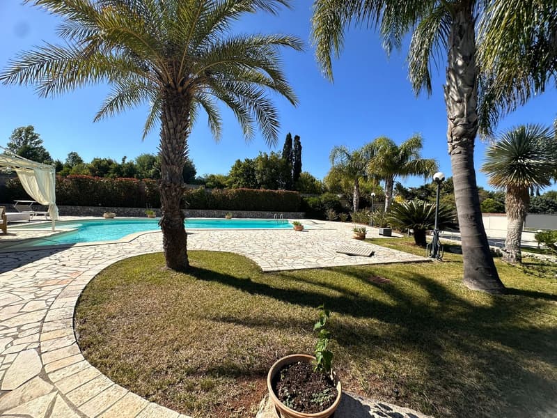 Maestosa Villa di lusso con piscina a Scorrano (74)