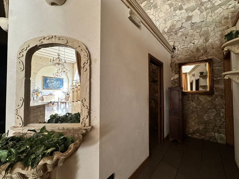 Elegante Villa Indipendente in Vendita a Maglie (7)