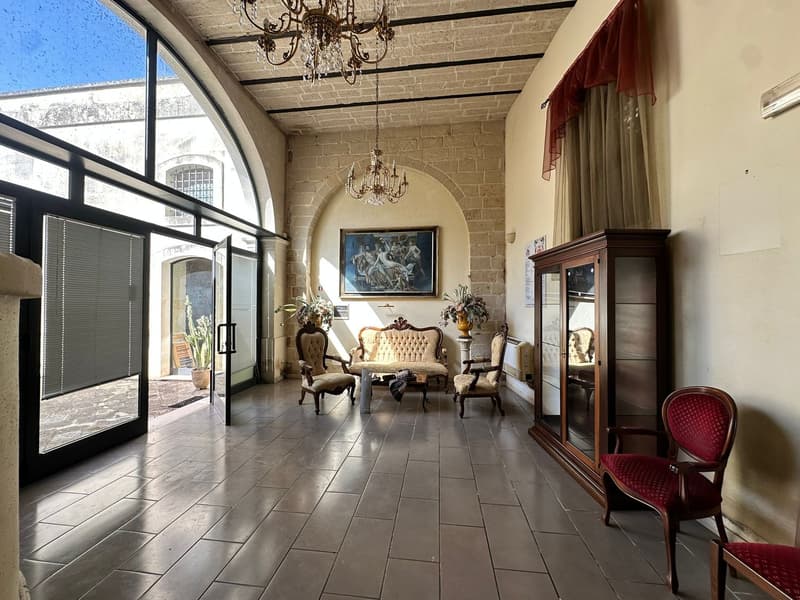 Elegante Villa Indipendente in Vendita a Maglie (5)