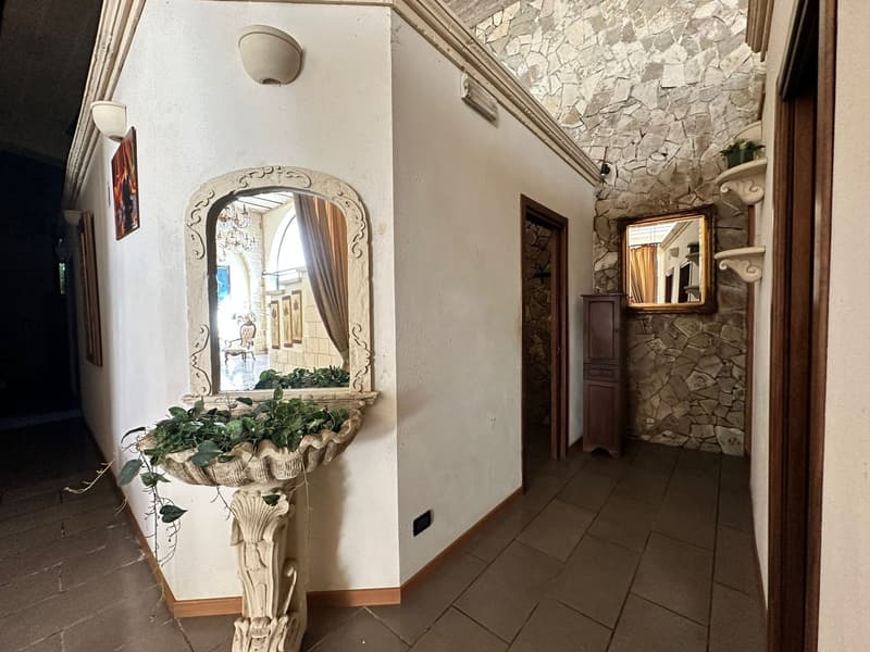 Elegante Villa Indipendente in Vendita a Maglie (43)
