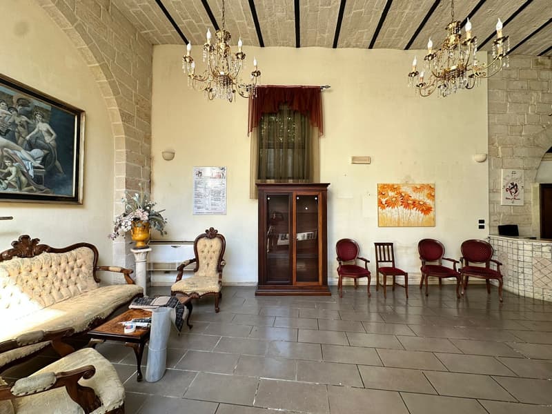 Elegante Villa Indipendente in Vendita a Maglie (45)