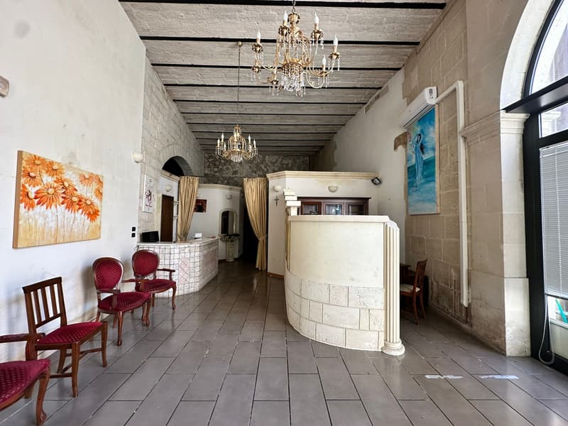 Elegante Villa Indipendente in Vendita a Maglie (46)