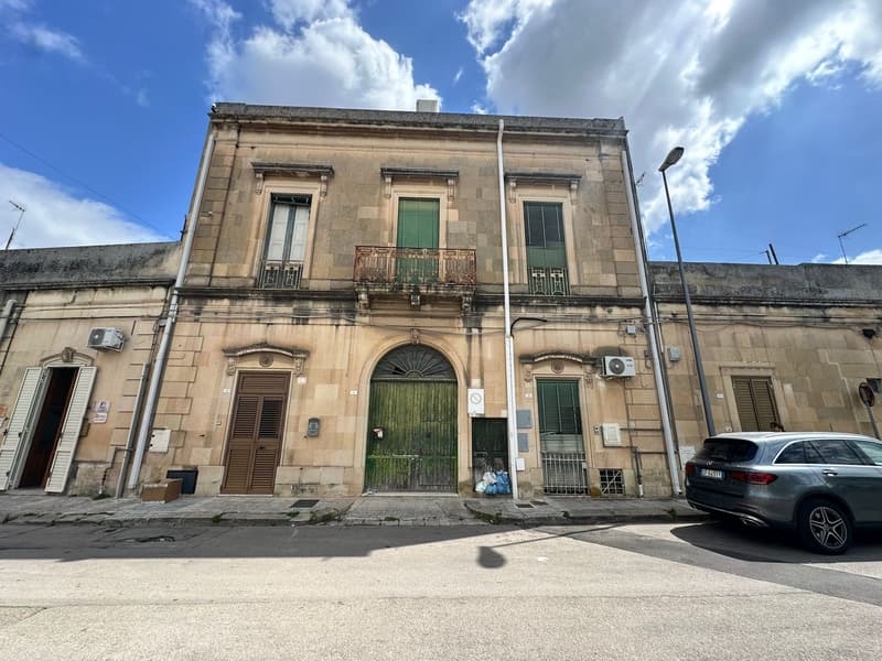 Affascinante Villa Storica in Vendita a Maglie (75)