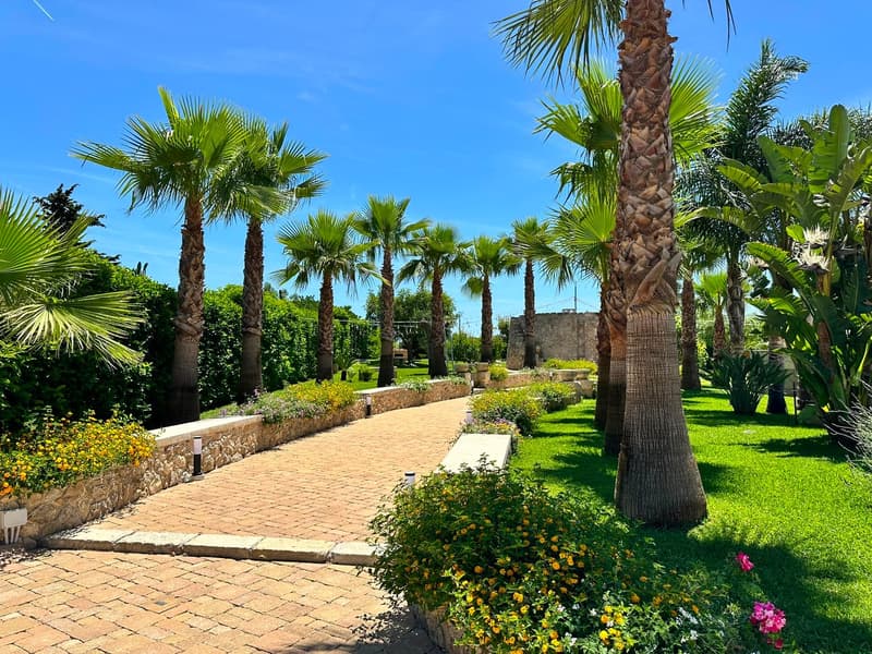 1525-VC - Scorrano - Villa di Nuova Costruzione con Piscina e Giardino Incantevole (14)