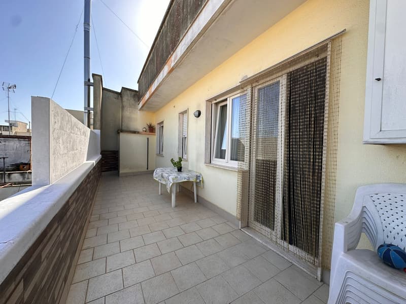 Appartamento con balcone e garage a Muro Leccese (18)