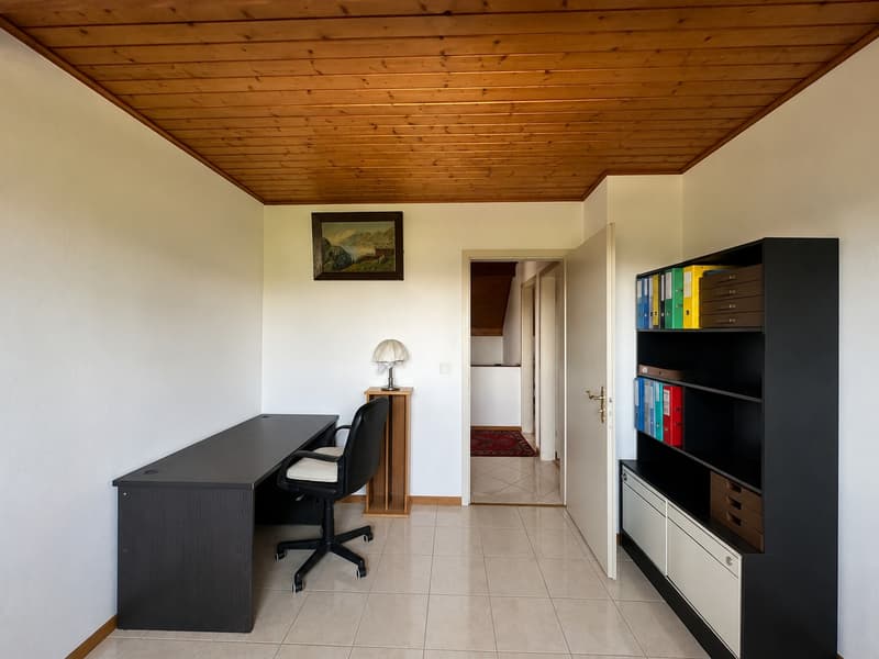 Villa indépendante avec piscine et garage (17)