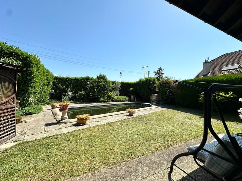 Villa indépendante avec piscine et garage (27)