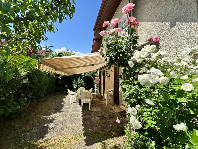 Villa indépendante avec piscine et garage (29)