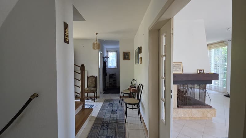 Villa indépendante avec piscine et garage (4)