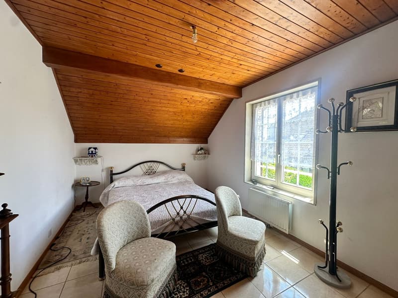 Villa indépendante avec piscine et garage (13)
