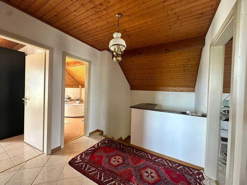 Villa indépendante avec piscine et garage (12)