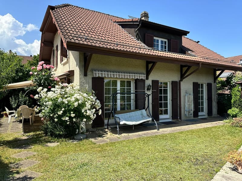 Villa indépendante avec piscine et garage (26)