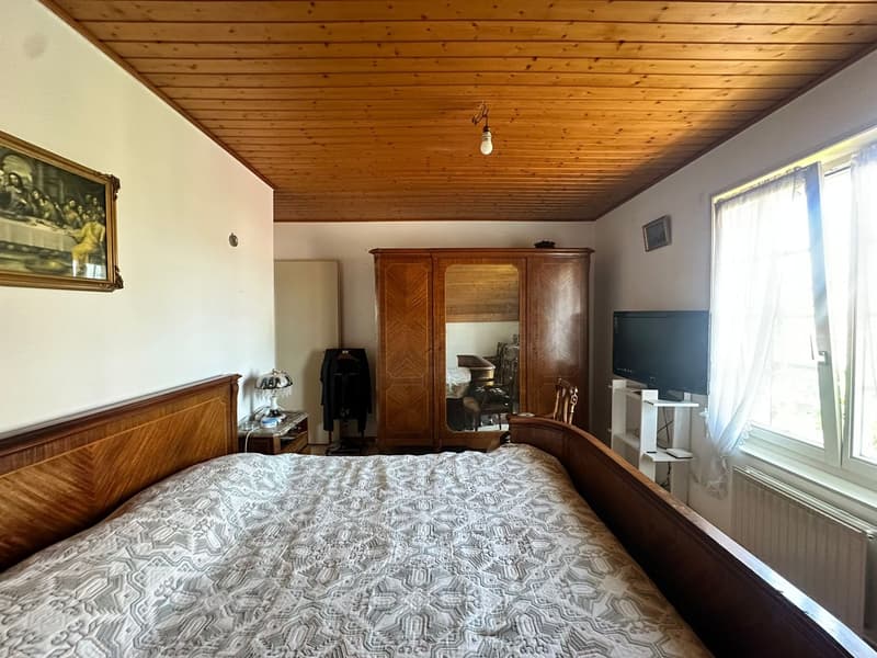 Villa indépendante avec piscine et garage (16)