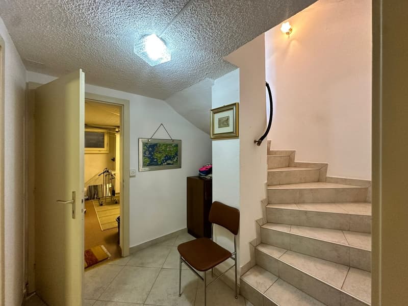 Villa indépendante avec piscine et garage (22)
