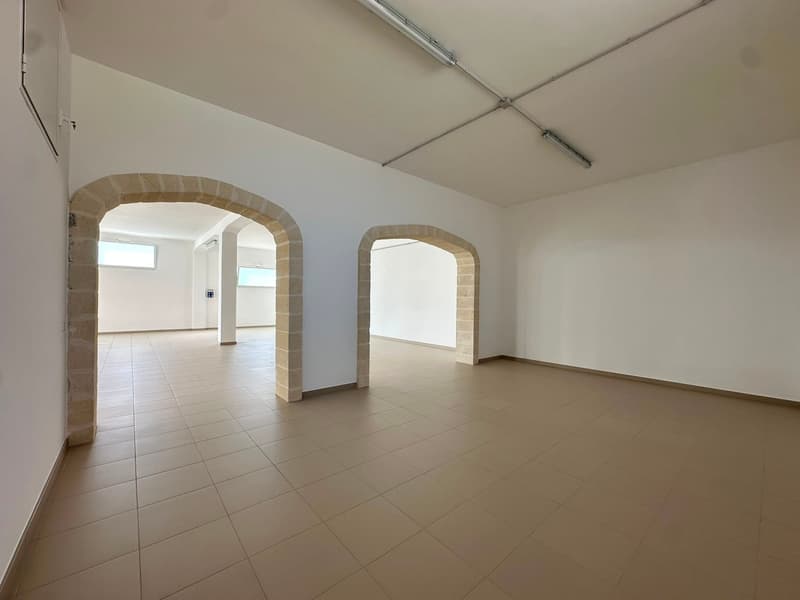 Locale Commerciale in Vendita a Giuggianello – Ideale per Bar, Caffè o Ristorante (12)