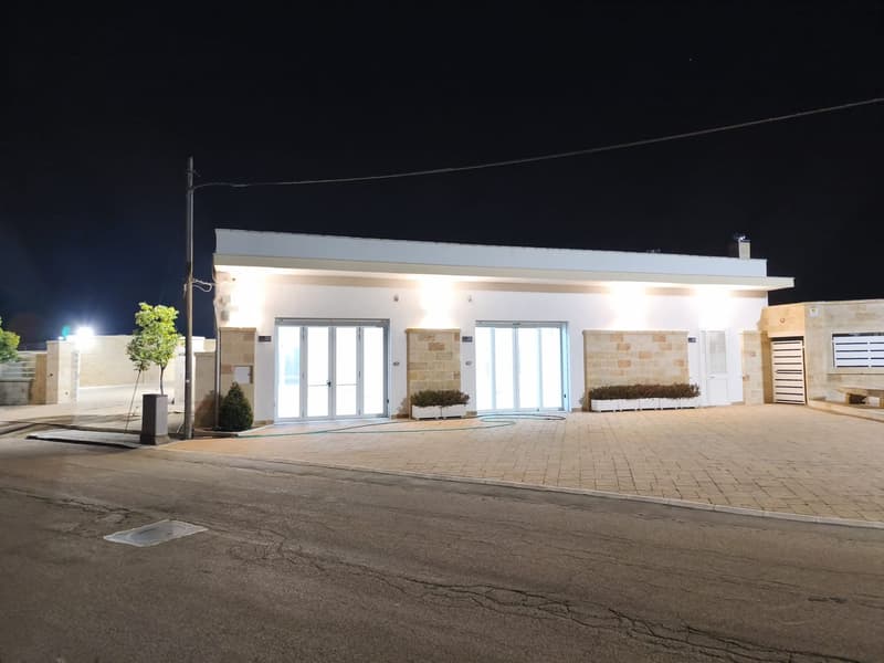 Locale Commerciale in Vendita a Giuggianello – Ideale per Bar, Caffè o Ristorante (56)
