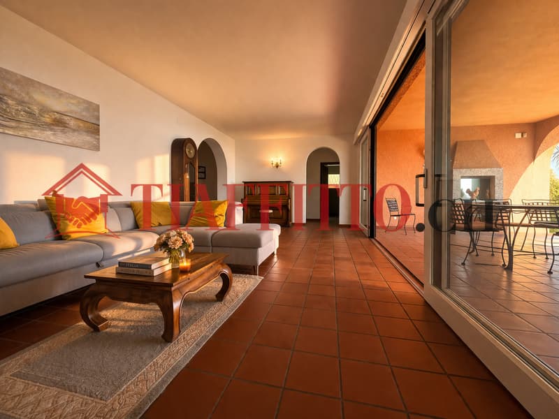 PREGIATO 4.5 A PORZA CON GIARDINO E PISCINA COPERTA (8)