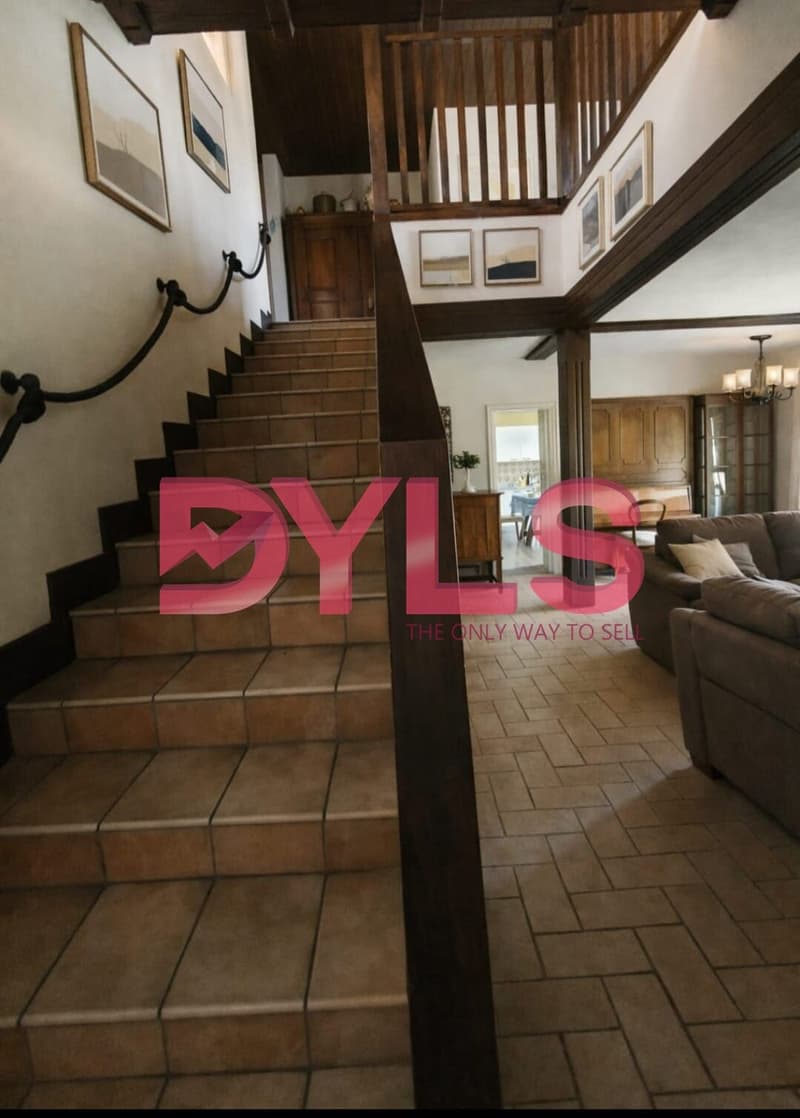 SPACIOUS TWO-FAMILY HOME IN COLLINA DâORO (1)