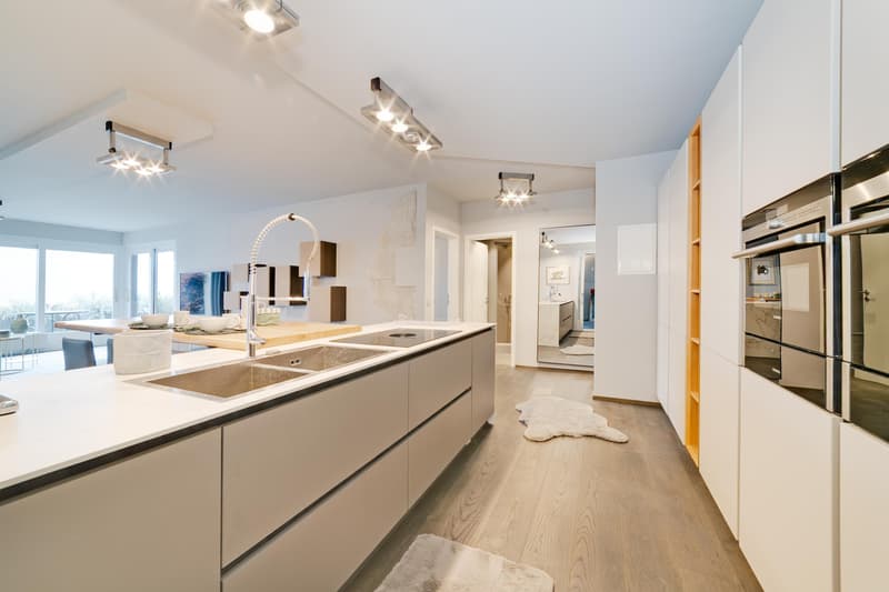 PRESTIGIOSO 3.5 LOCALI CON VISTA LAGO A PORZA (10)