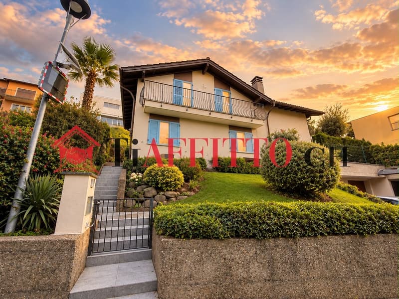 VILLA ELEGANTE CON GIARDINO PRIVATO A CARABBIA (1)