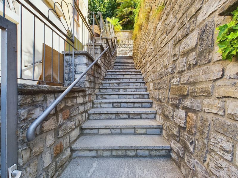 Elegante appartamento di 4.5 locali con balcone a Ponte Tresa (9)