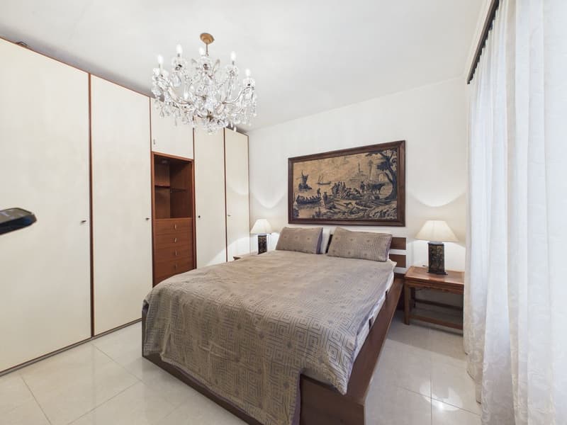 Elegante appartamento di 4.5 locali con balcone a Ponte Tresa (16)