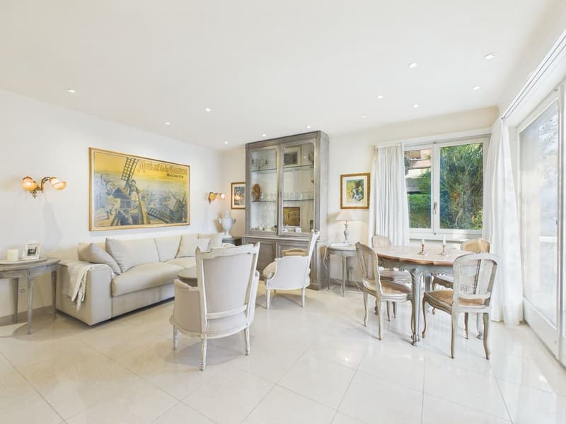 Elegante appartamento di 4.5 locali con balcone a Ponte Tresa (11)