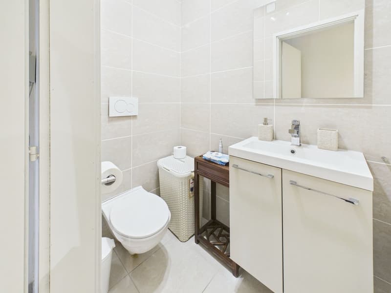 Elegante appartamento di 4.5 locali con balcone a Ponte Tresa (17)