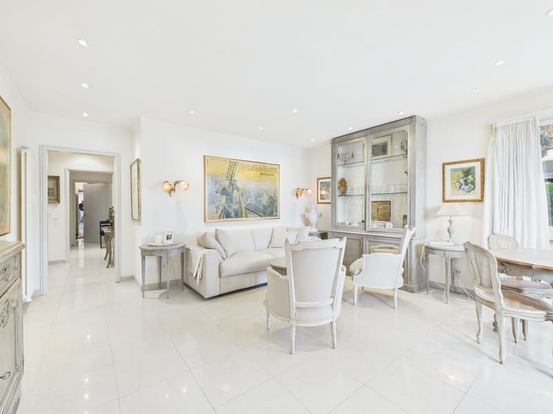 Elegante appartamento di 4.5 locali con balcone a Ponte Tresa (12)
