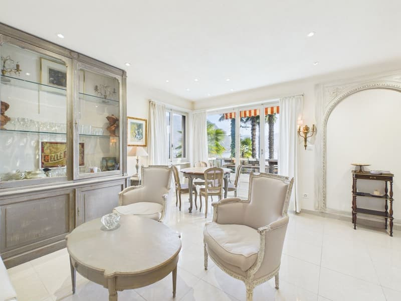Elegante appartamento di 4.5 locali con balcone a Ponte Tresa (14)