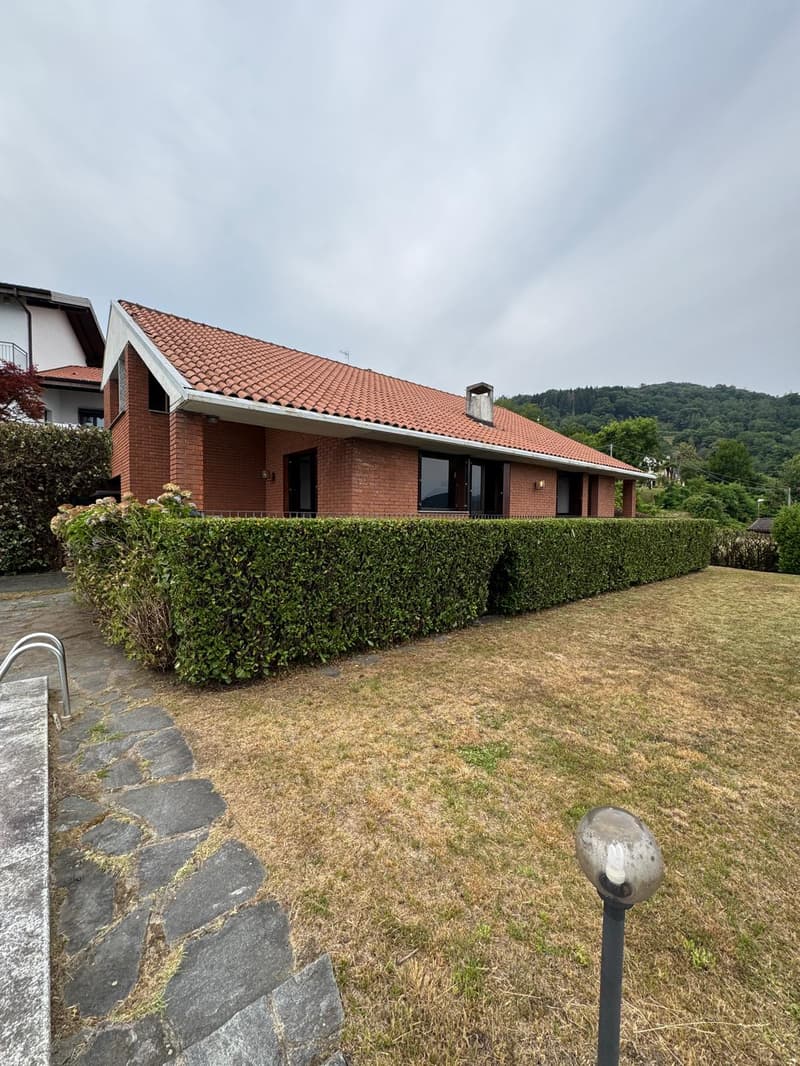 Meravigliosa villa con vista (2)
