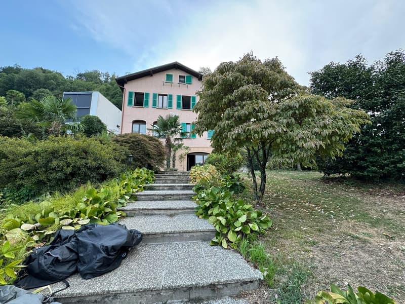Esclusiva villa fronte lago con vista a 180° – potenziale per 4 appartamenti di lusso (10)