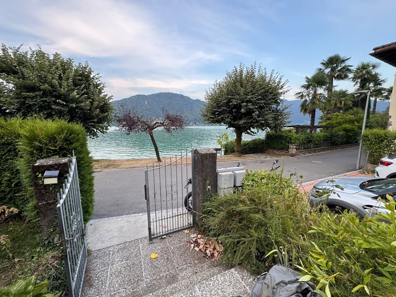 Esclusiva villa fronte lago con vista a 180° – potenziale per 4 appartamenti di lusso (12)