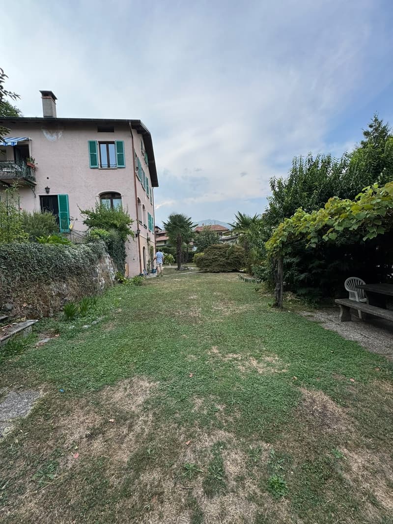 Esclusiva villa fronte lago con vista a 180° – potenziale per 4 appartamenti di lusso (2)