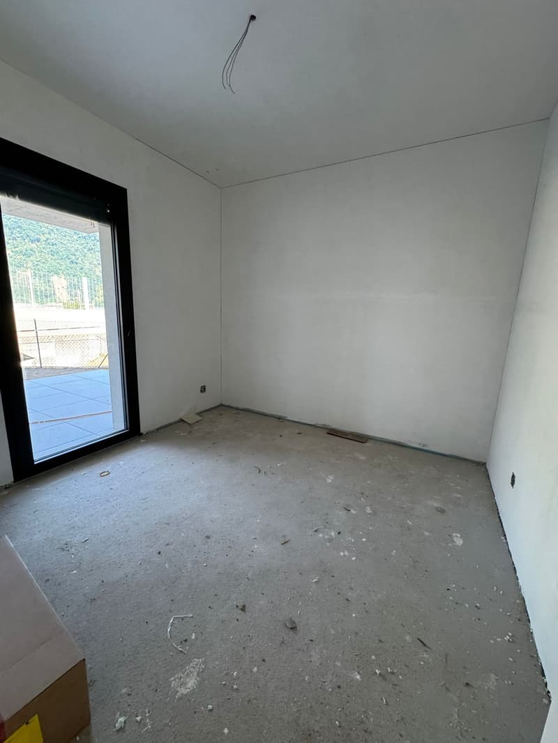 Elegante appartamento duplex di 3.5 locali a Melano (9)