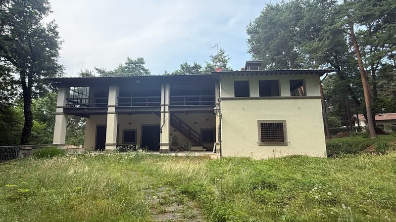Prestigiosa villa di lusso con piscina a Venegono Inferiore (23)
