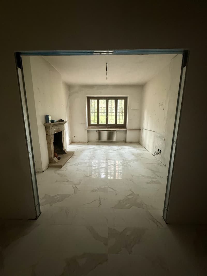 Prestigiosa villa di lusso con piscina a Venegono Inferiore (4)