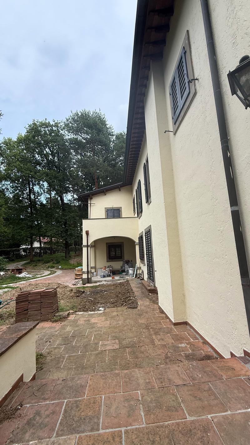Prestigiosa villa di lusso con piscina a Venegono Inferiore (22)
