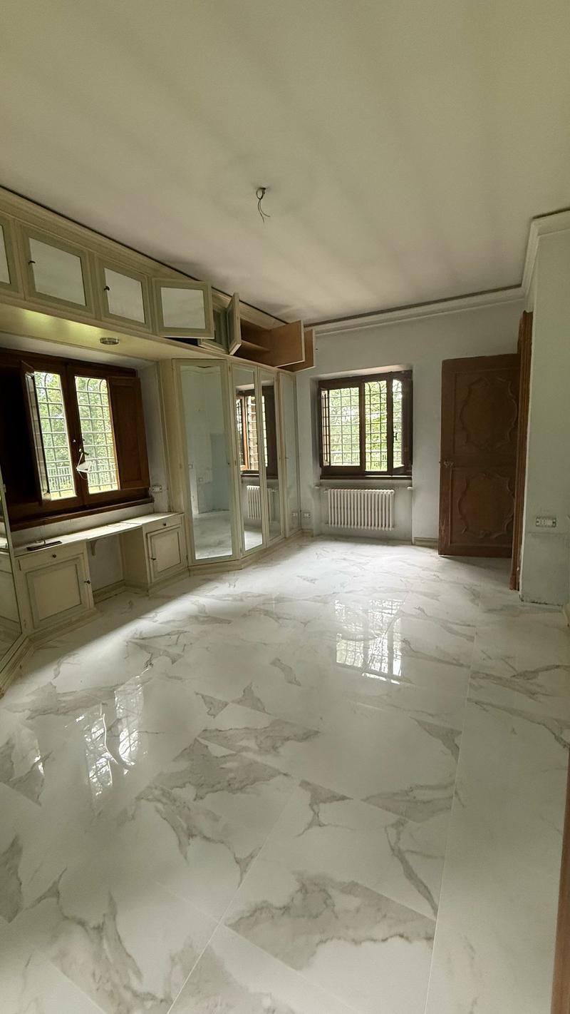 Prestigiosa villa di lusso con piscina a Venegono Inferiore (6)