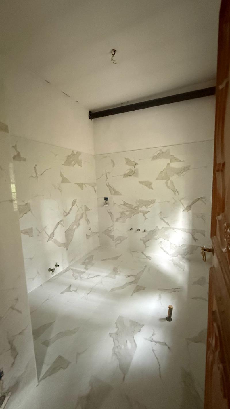 Prestigiosa villa di lusso con piscina a Venegono Inferiore (8)