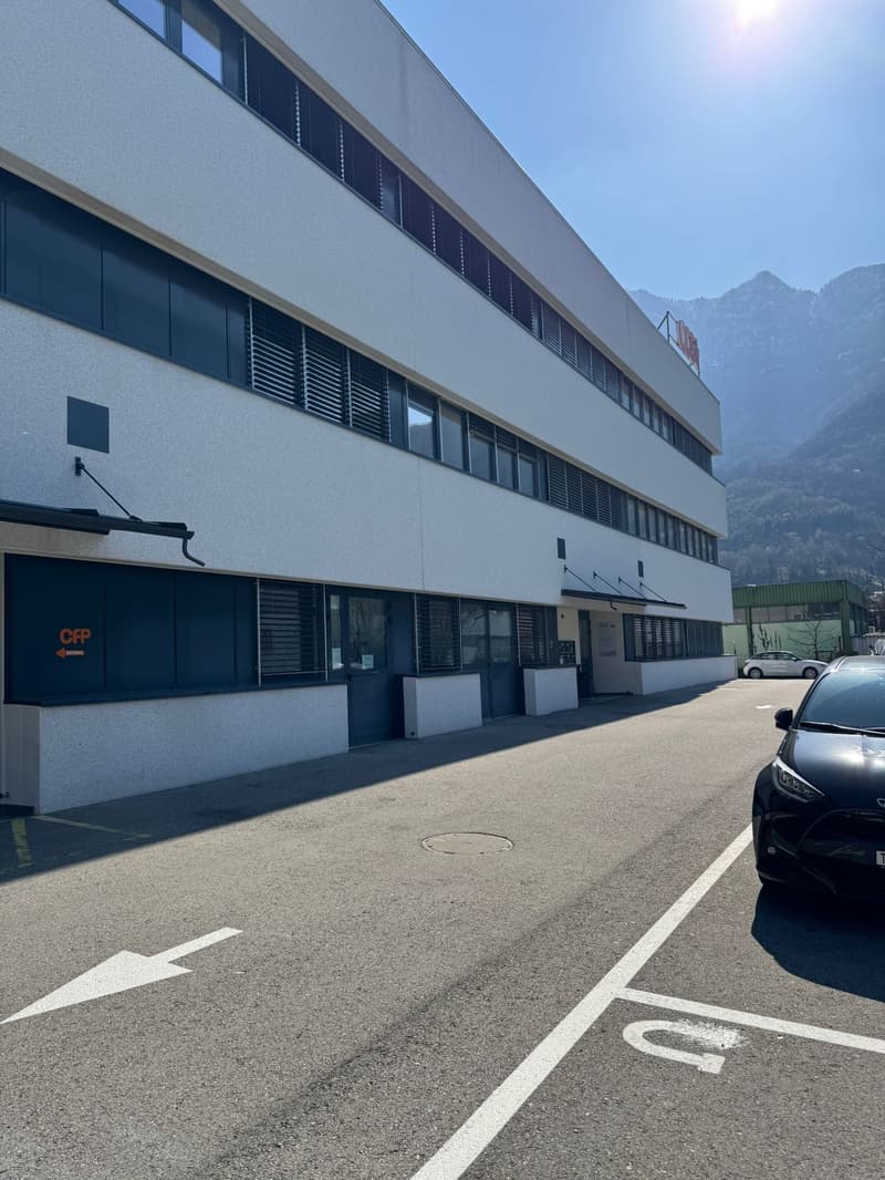 Locale commerciale di 200 m² in affitto a Giubiasco (5)