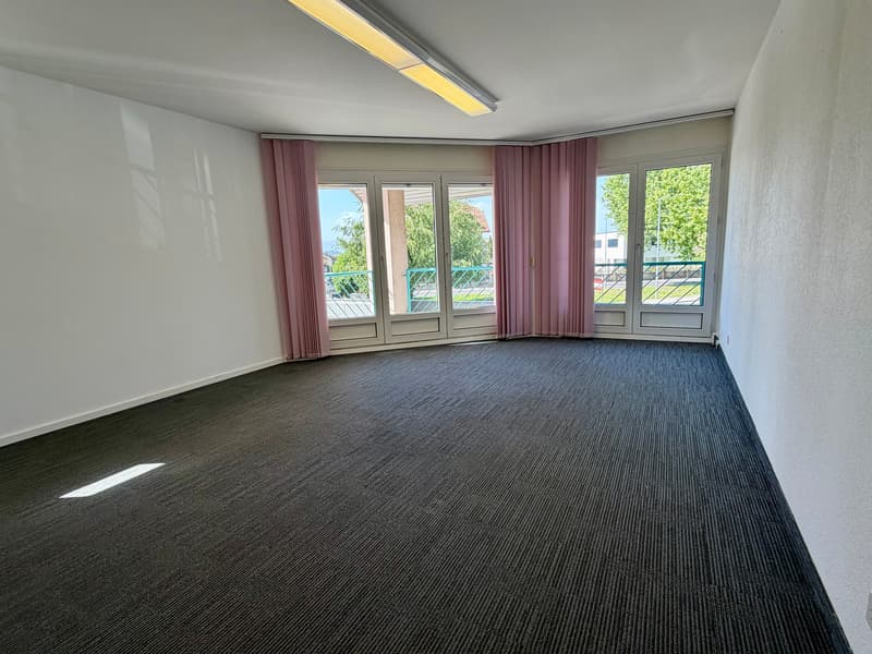 Bureau spacieux à louer à Payerne – 5 pièces, 143 m² (22)