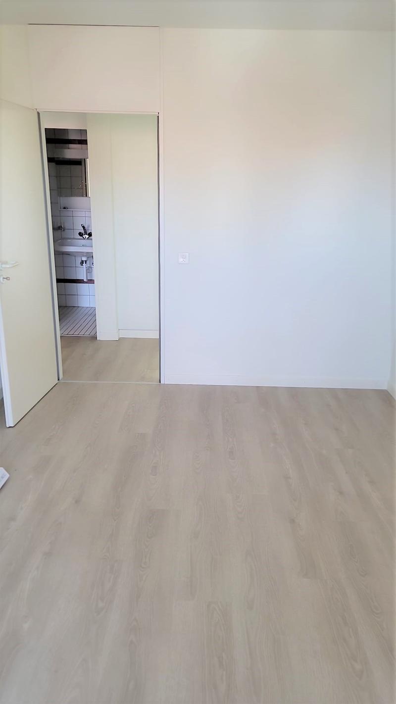 Schlafzimmer links